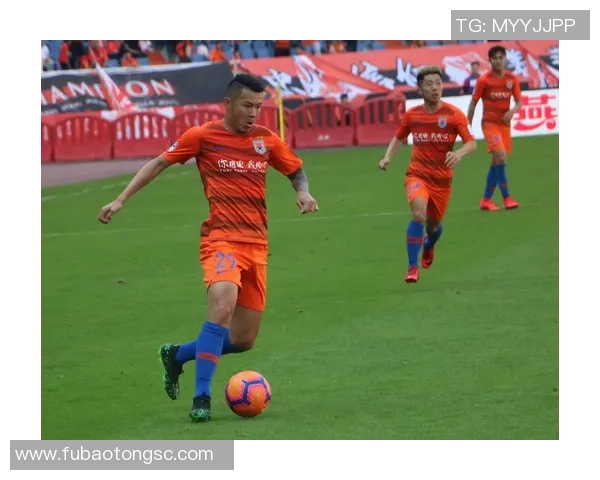 球员搭乘电动大巴往返场馆积极践行绿色赛事理念助力环保行动